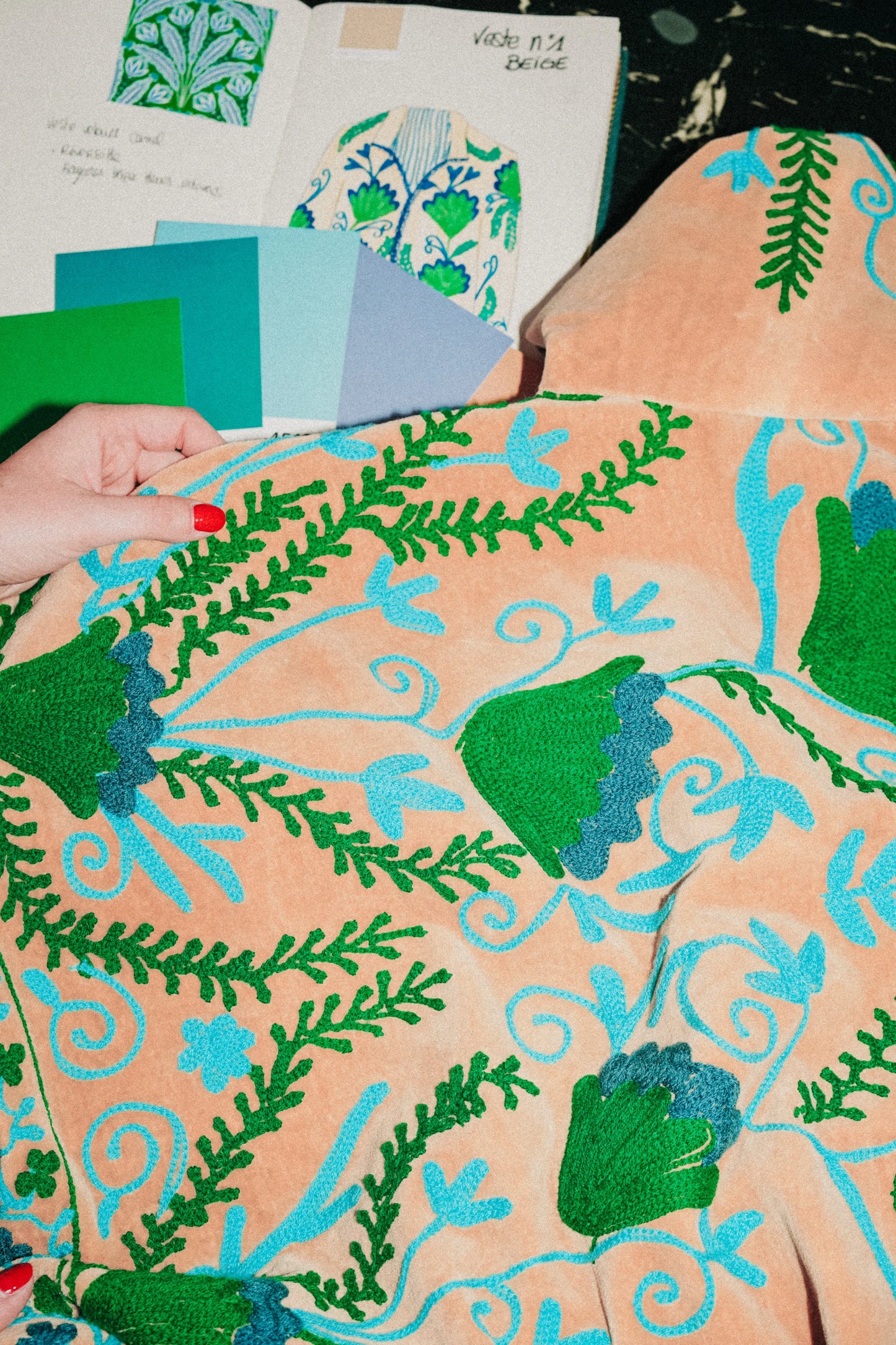 Veste Brodée BEIGE, velours & broderies bleu vert
