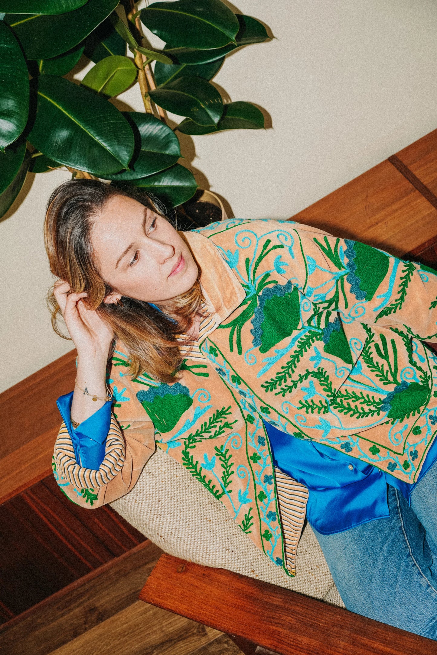 Veste Brodée BEIGE, velours & broderies bleu vert