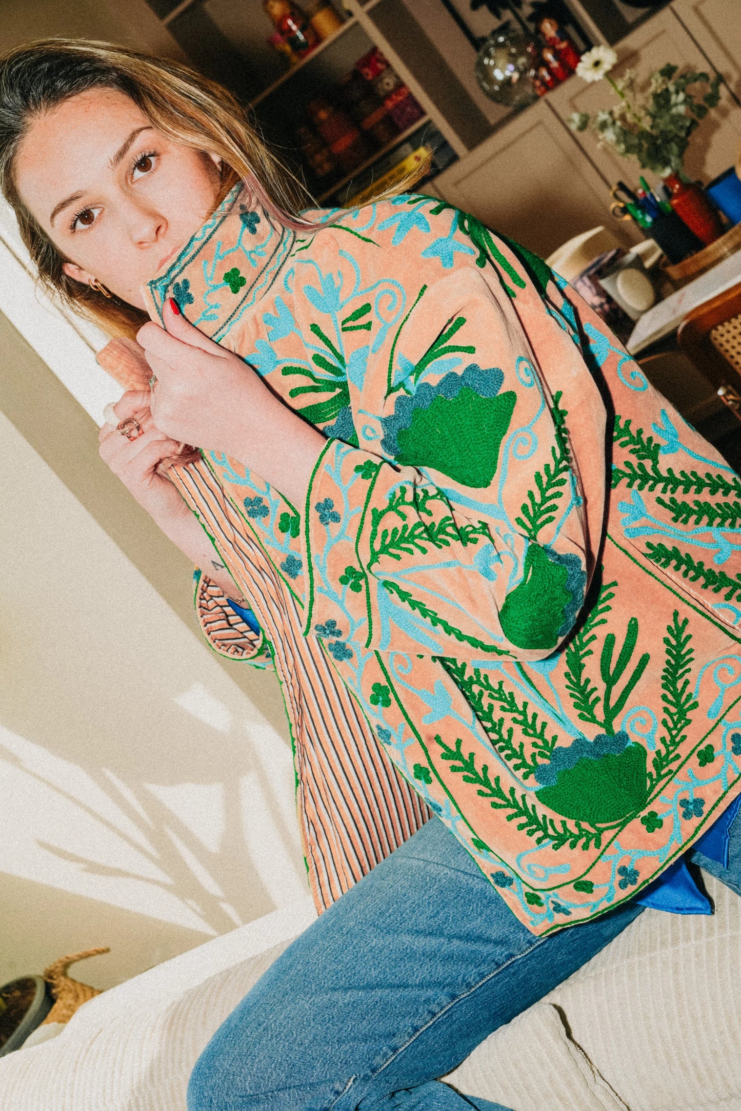 Veste Brodée BEIGE, velours & broderies bleu vert