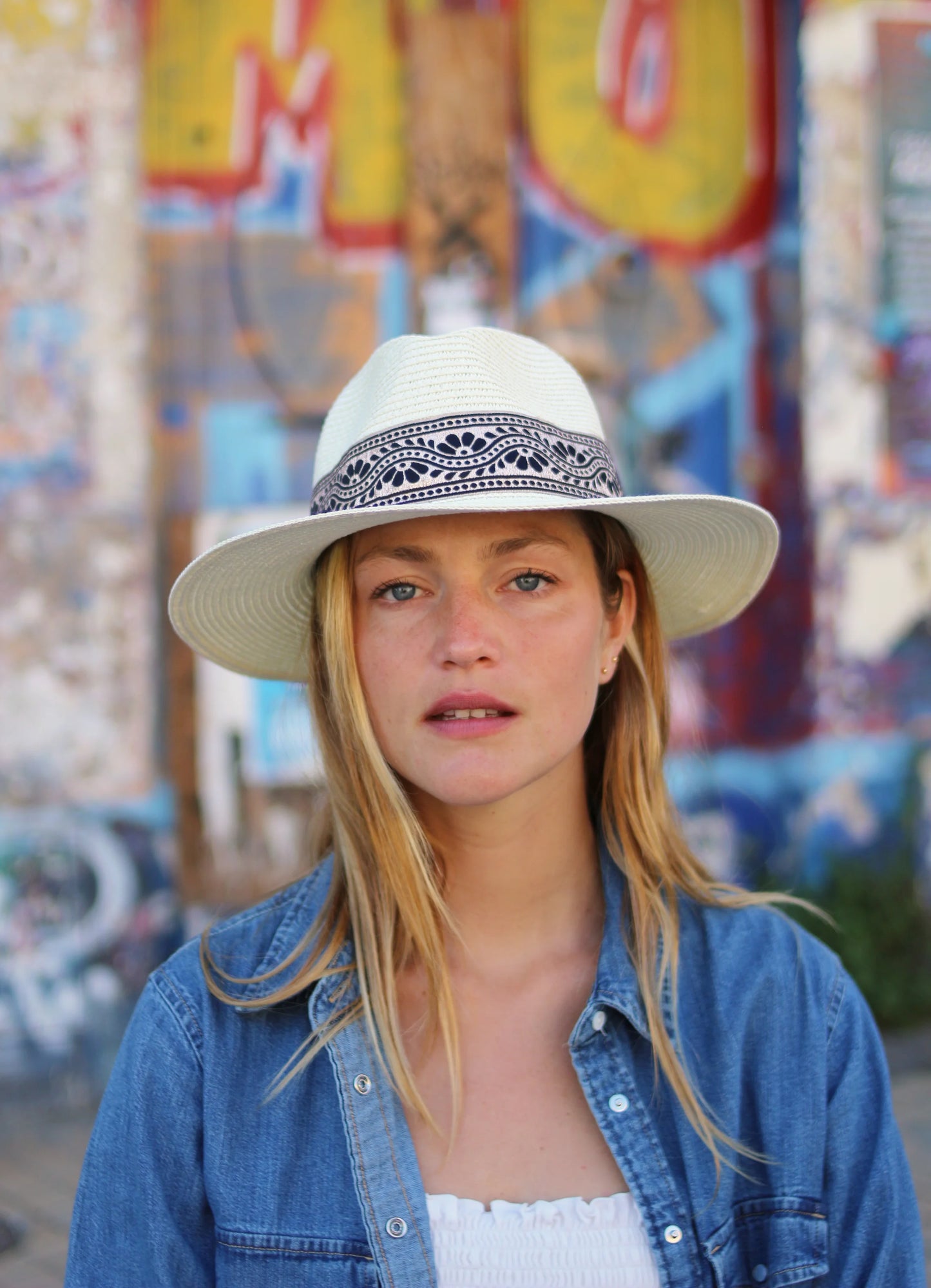 Chapeau de paille PAOLA, galon noir. Taille réglable