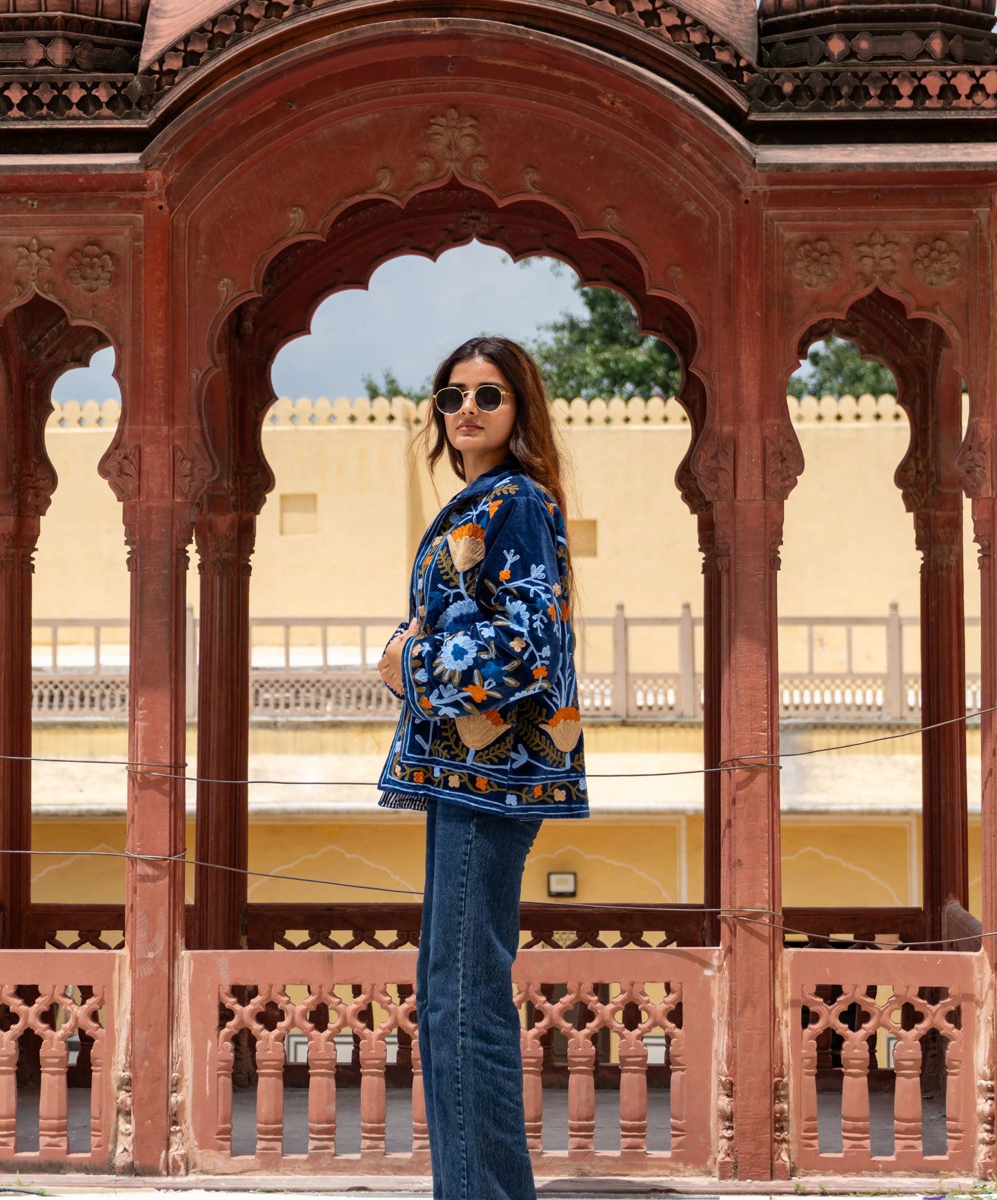 Veste Brodée BLEUE, velours & broderies multicolores