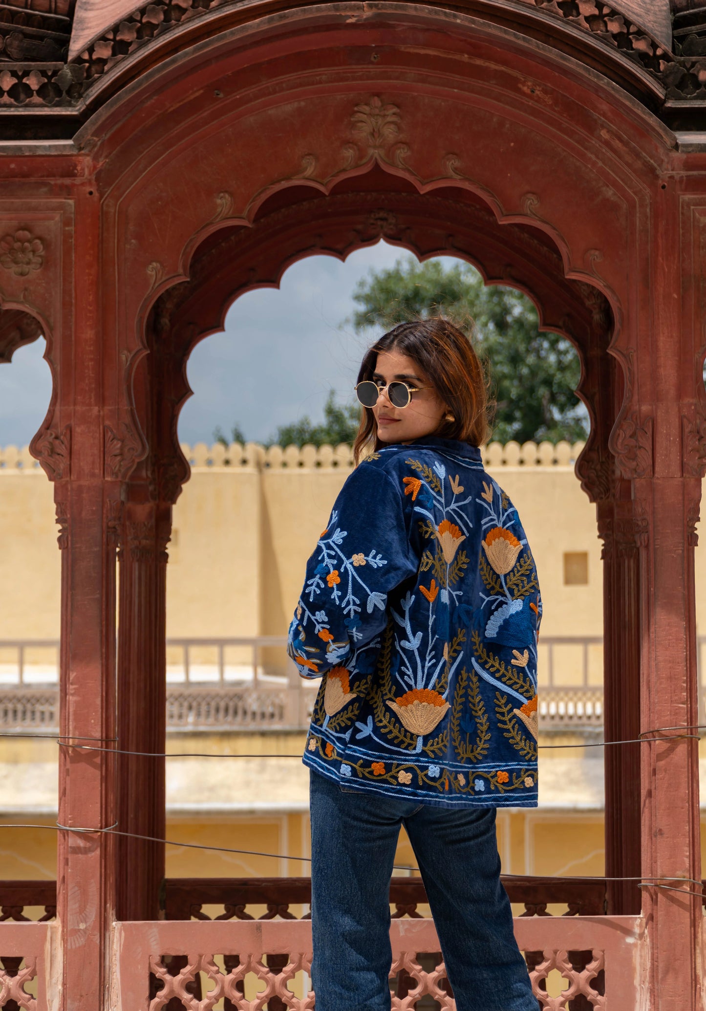 Veste Brodée BLEUE, velours & broderies multicolores