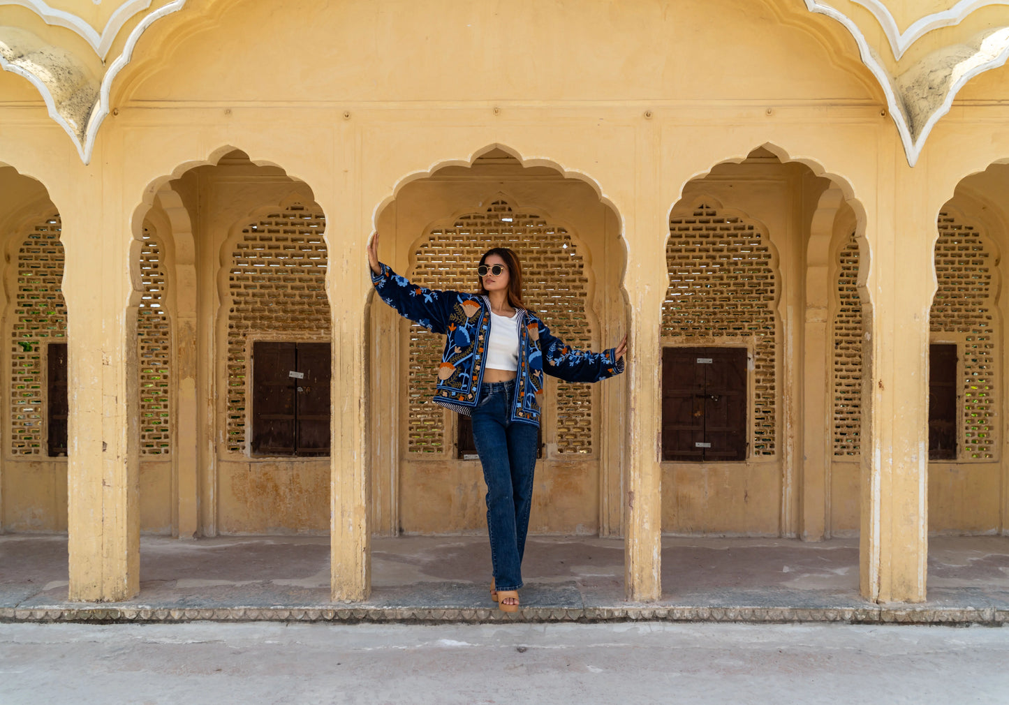 Veste Brodée BLEUE, velours & broderies multicolores