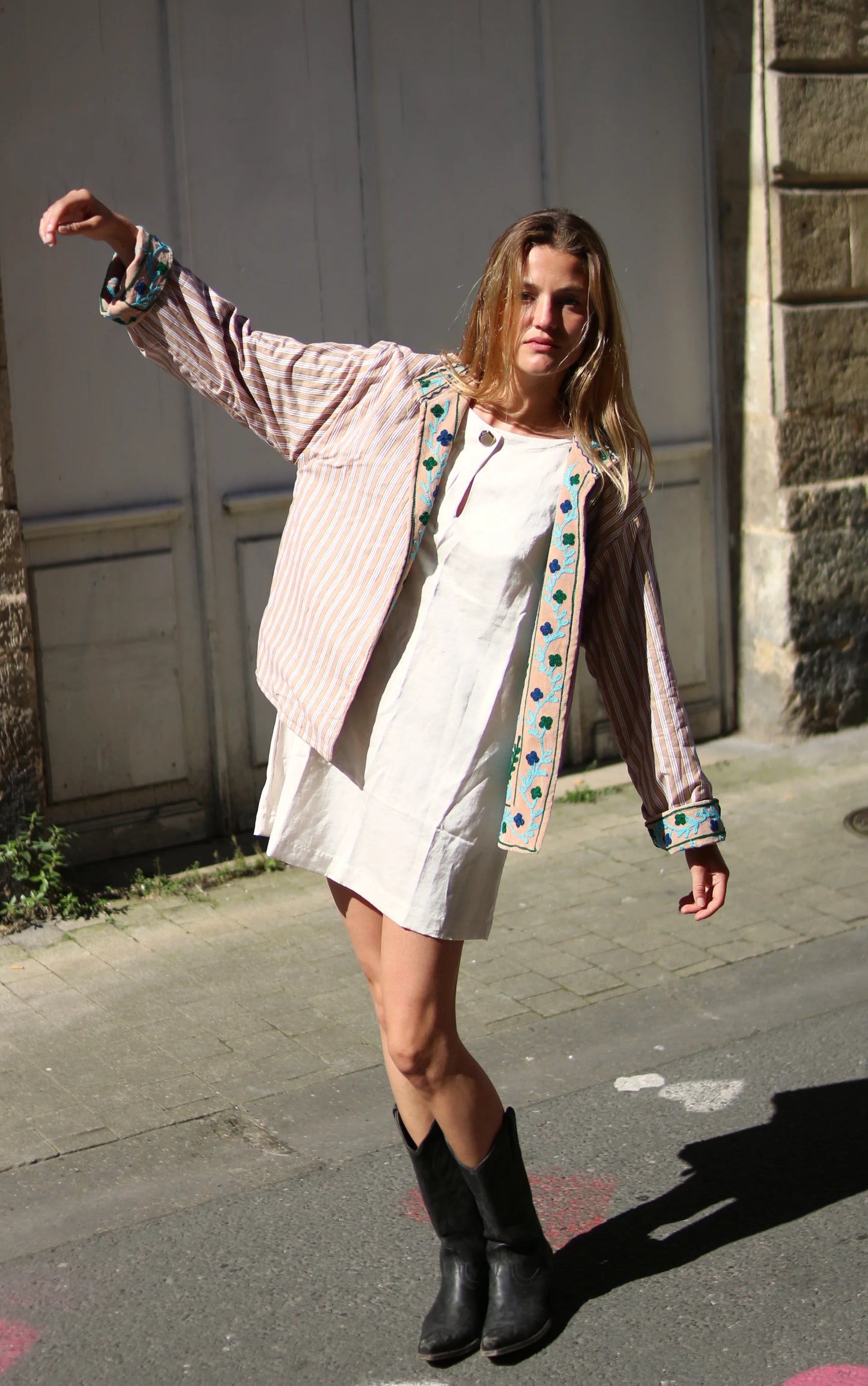 Veste Brodée BEIGE, velours & broderies bleu vert