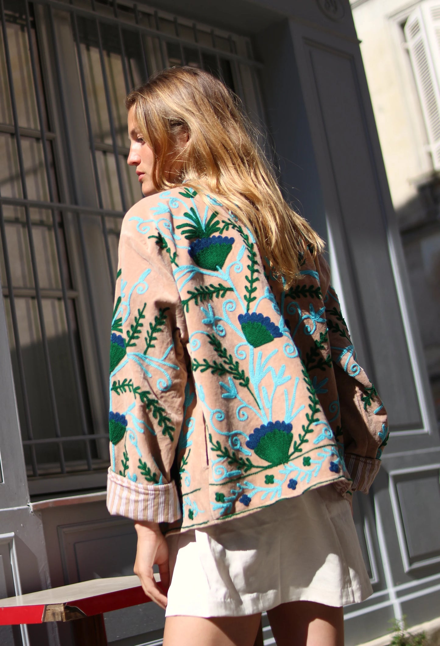 Veste Brodée BEIGE, velours & broderies bleu vert