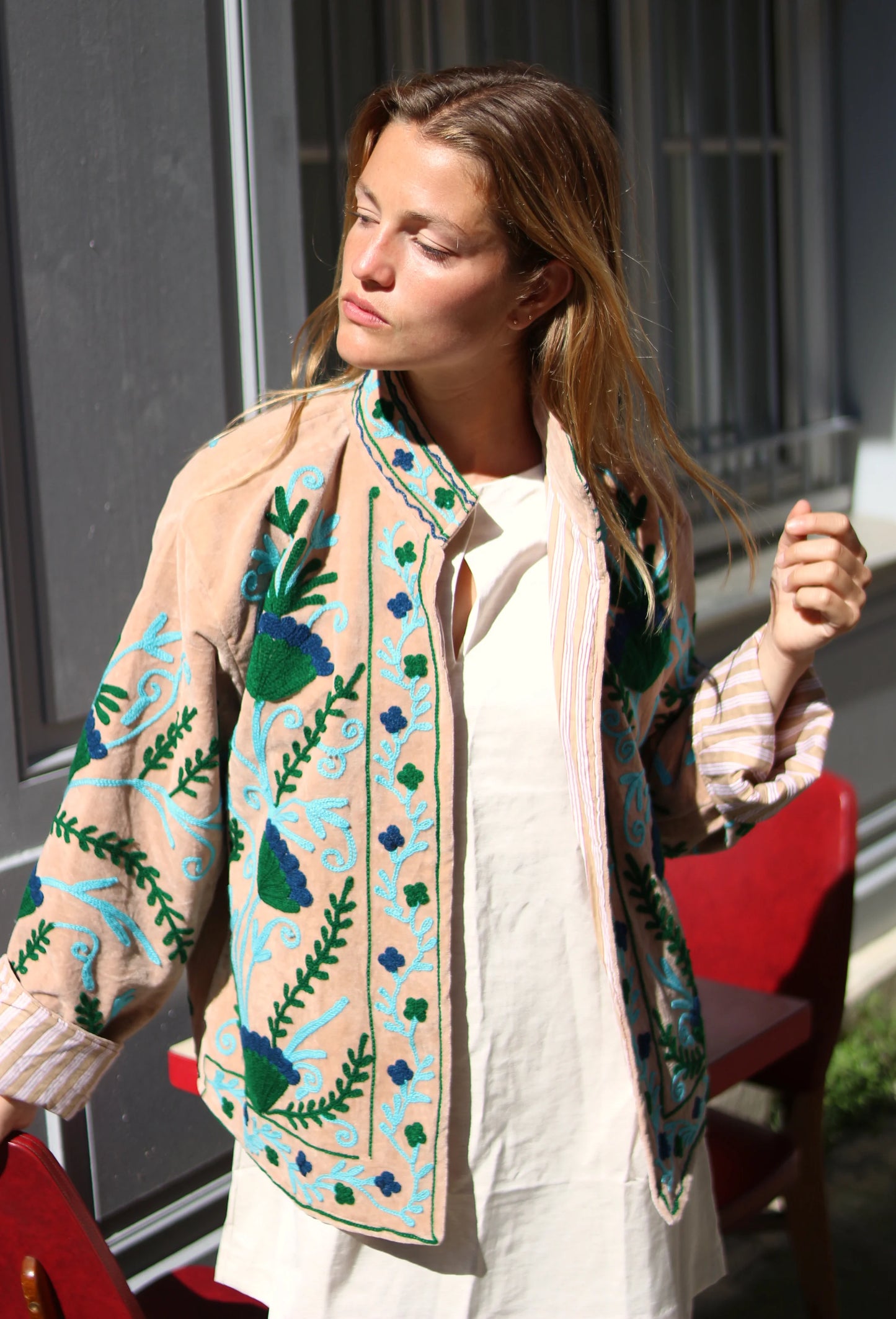 Veste Brodée BEIGE, velours & broderies bleu vert
