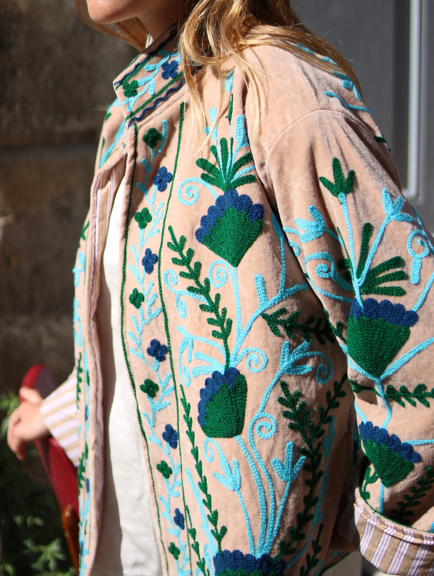 Veste Brodée BEIGE, velours & broderies bleu vert