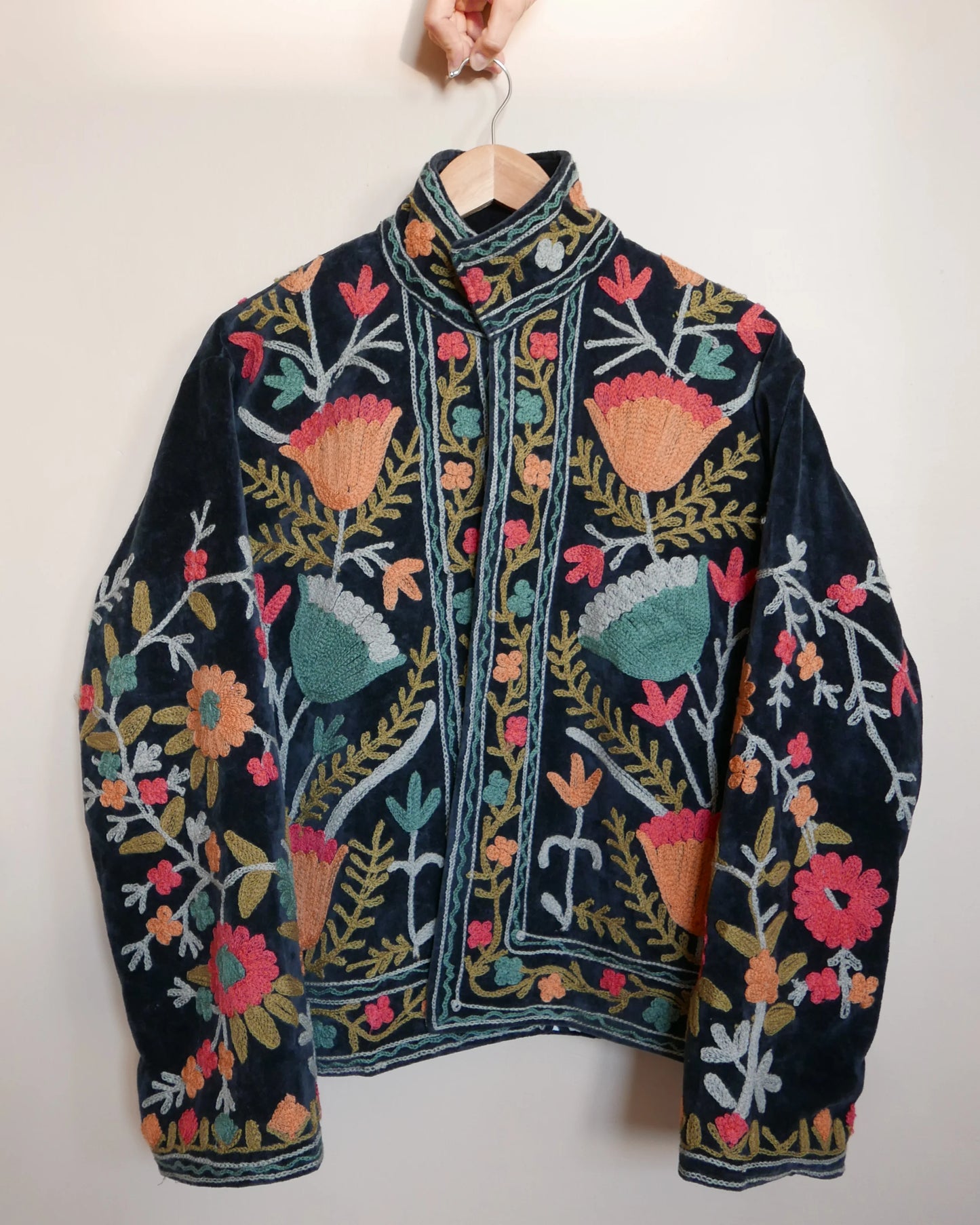 Veste Brodée NOIRE - Rouge Corail