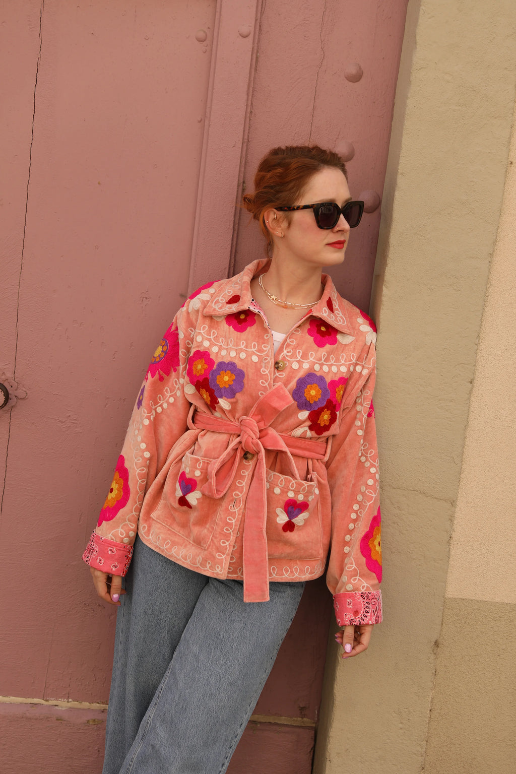 Veste en velours brodé Poupée Rousse × Red Macchiato – Rose Pêche
