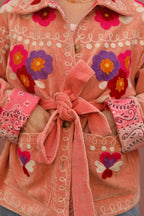 Veste en velours brodé Poupée Rousse × Red Macchiato – Rose Pêche