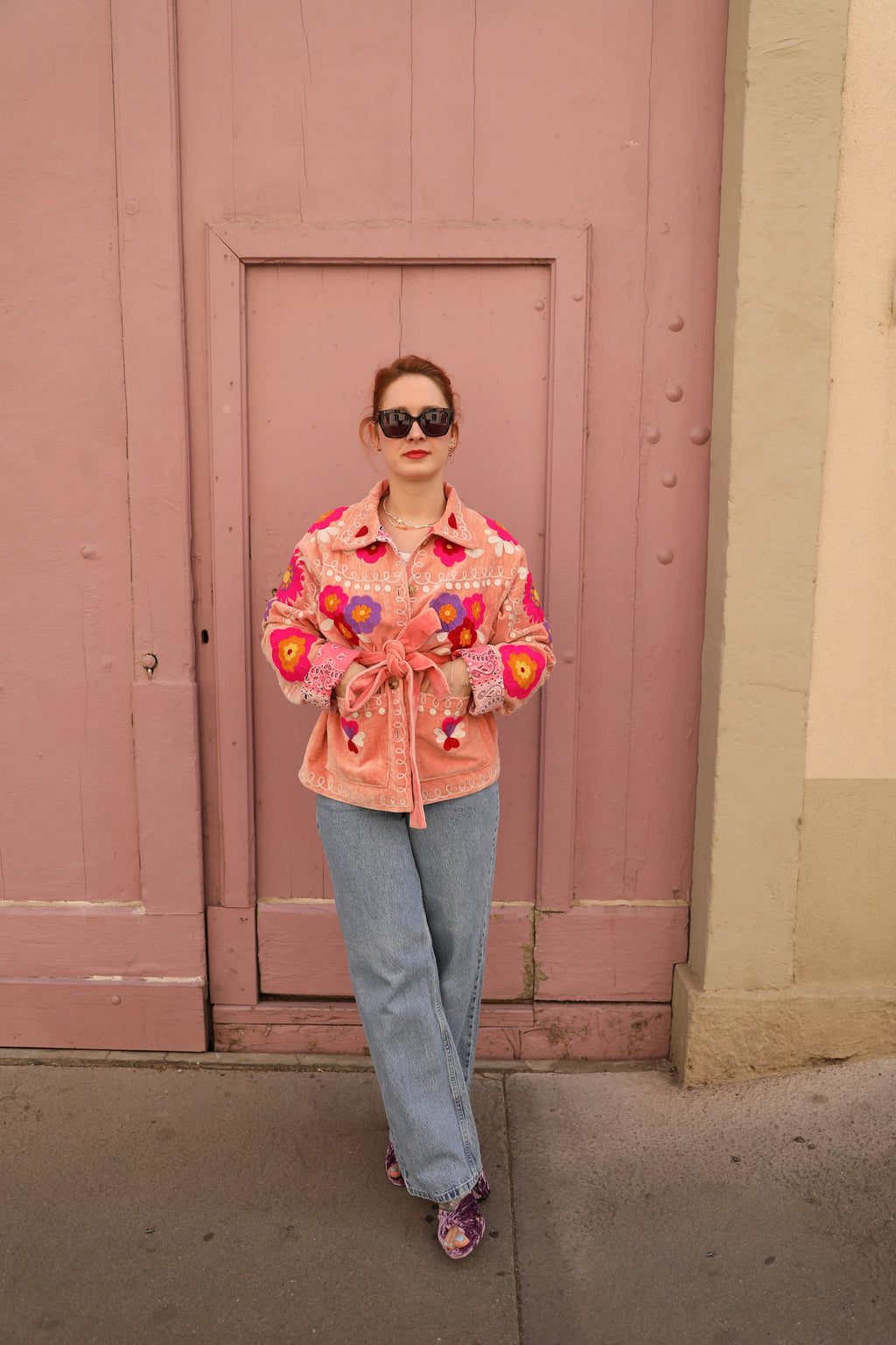 Veste en velours brodé Poupée Rousse × Red Macchiato – Rose Pêche
