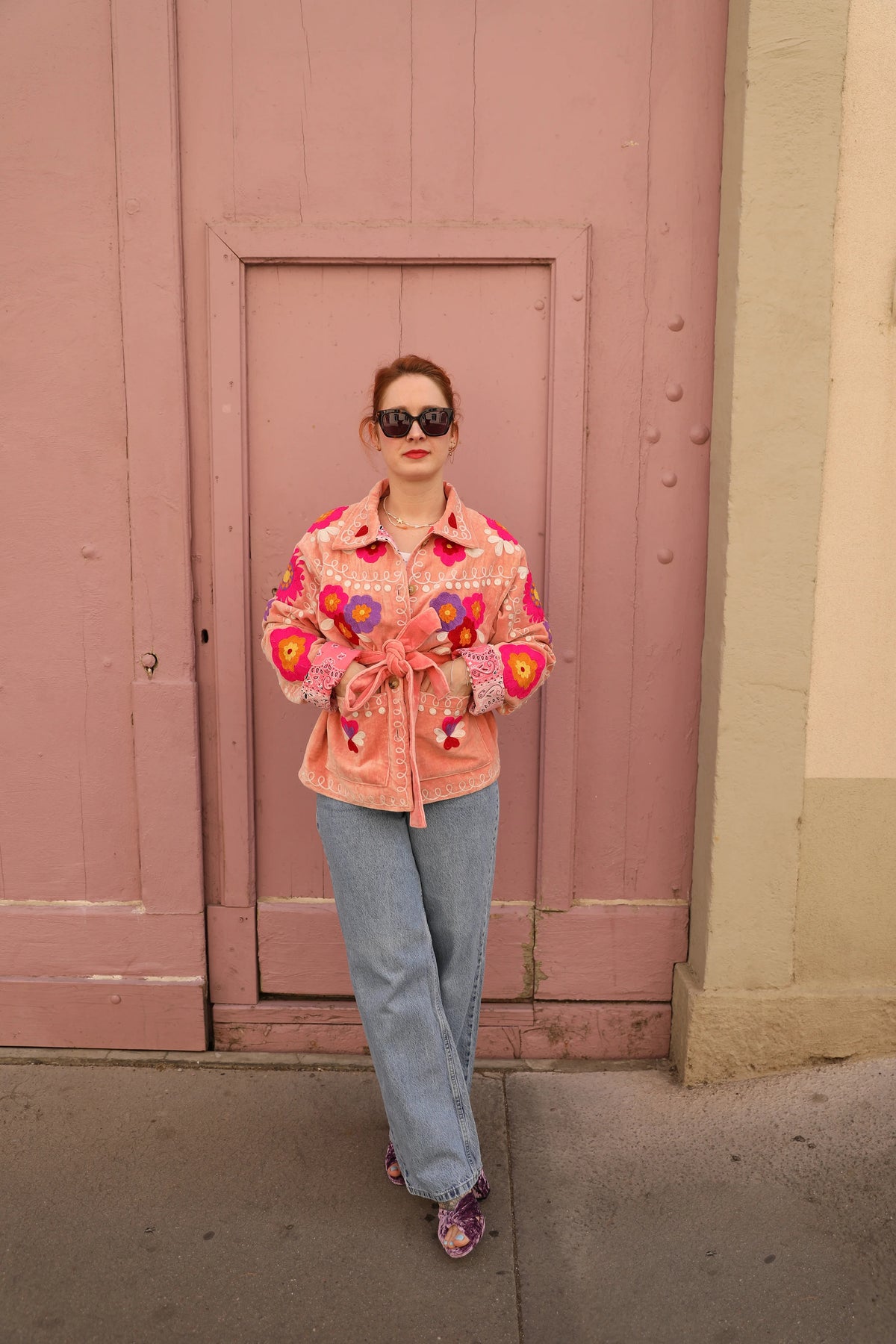 Veste en velours brodé Poupée Rousse × Red Macchiato – Rose Pêche