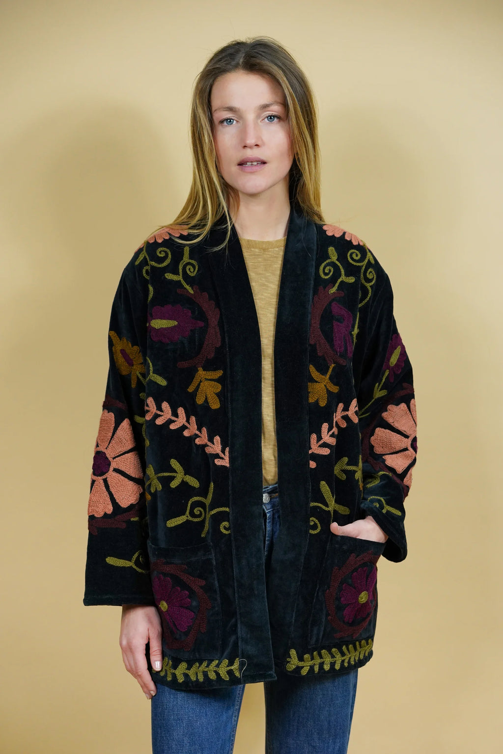 Veste Kimono en velours noir brodé