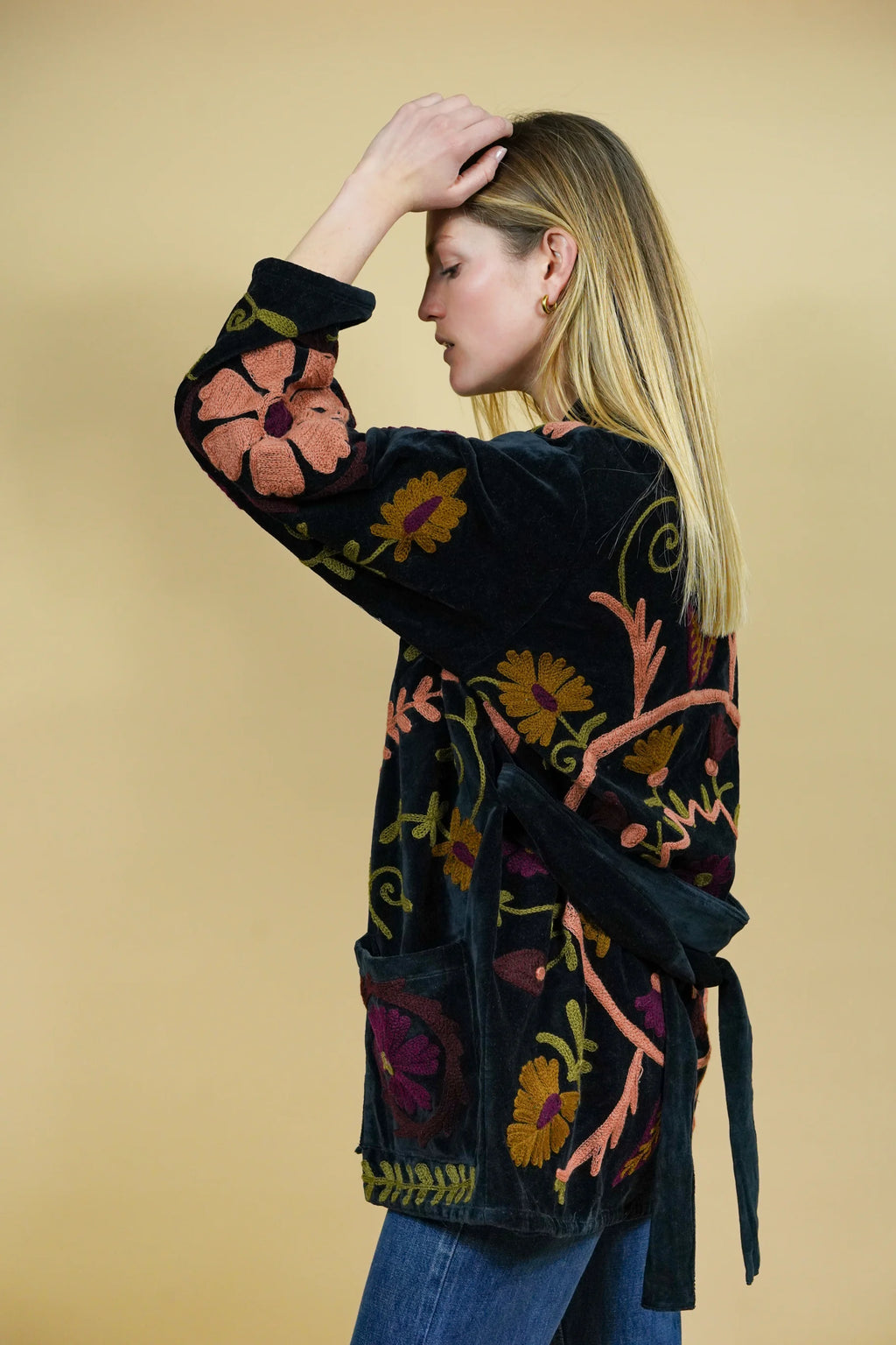 Veste Kimono en velours noir brodé