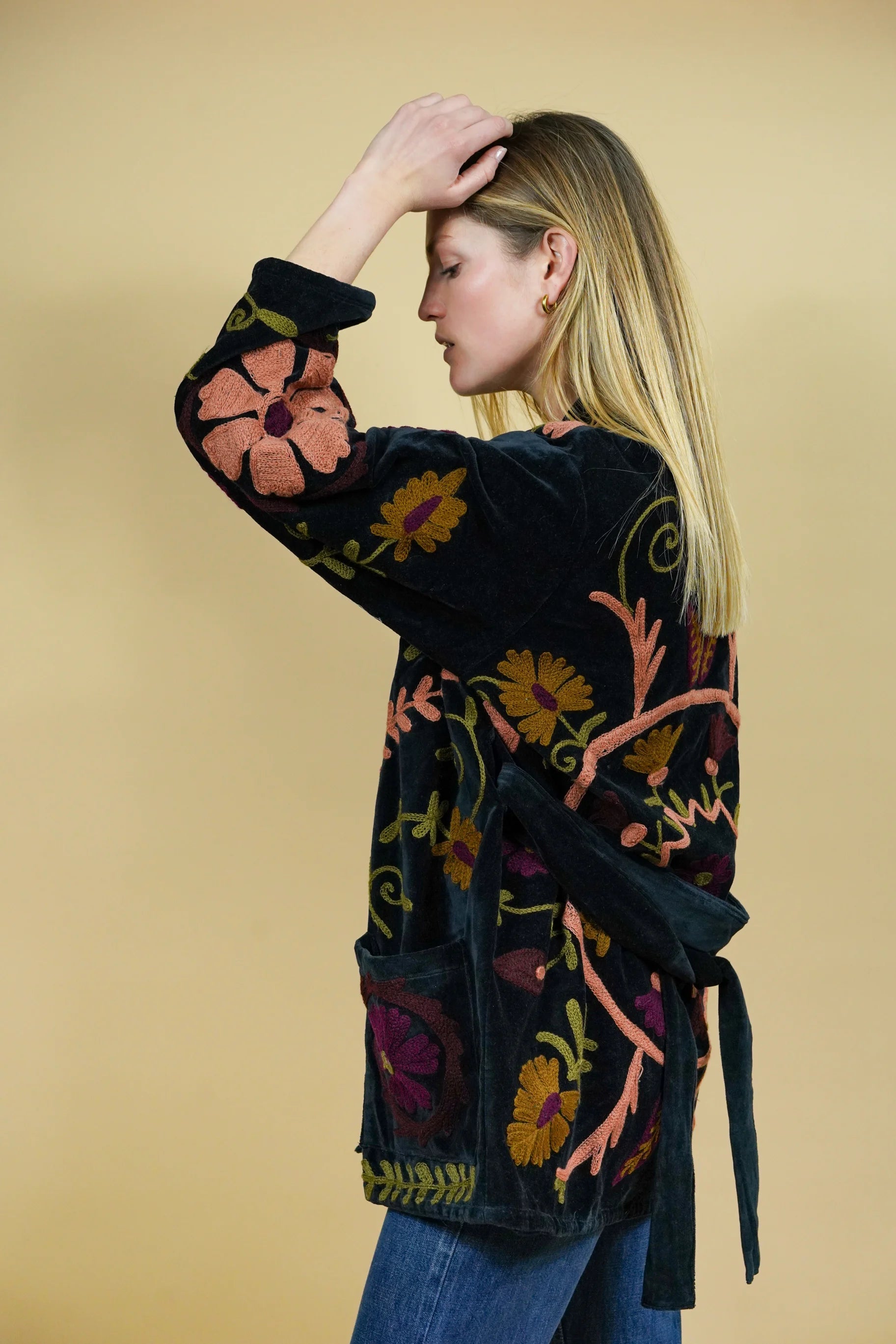Veste Kimono en velours noir brodé