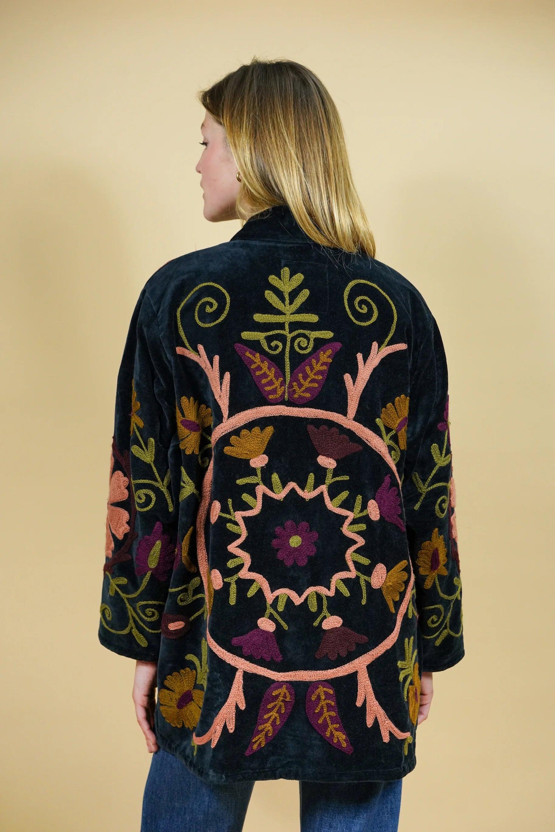Veste Kimono en velours noir brodé