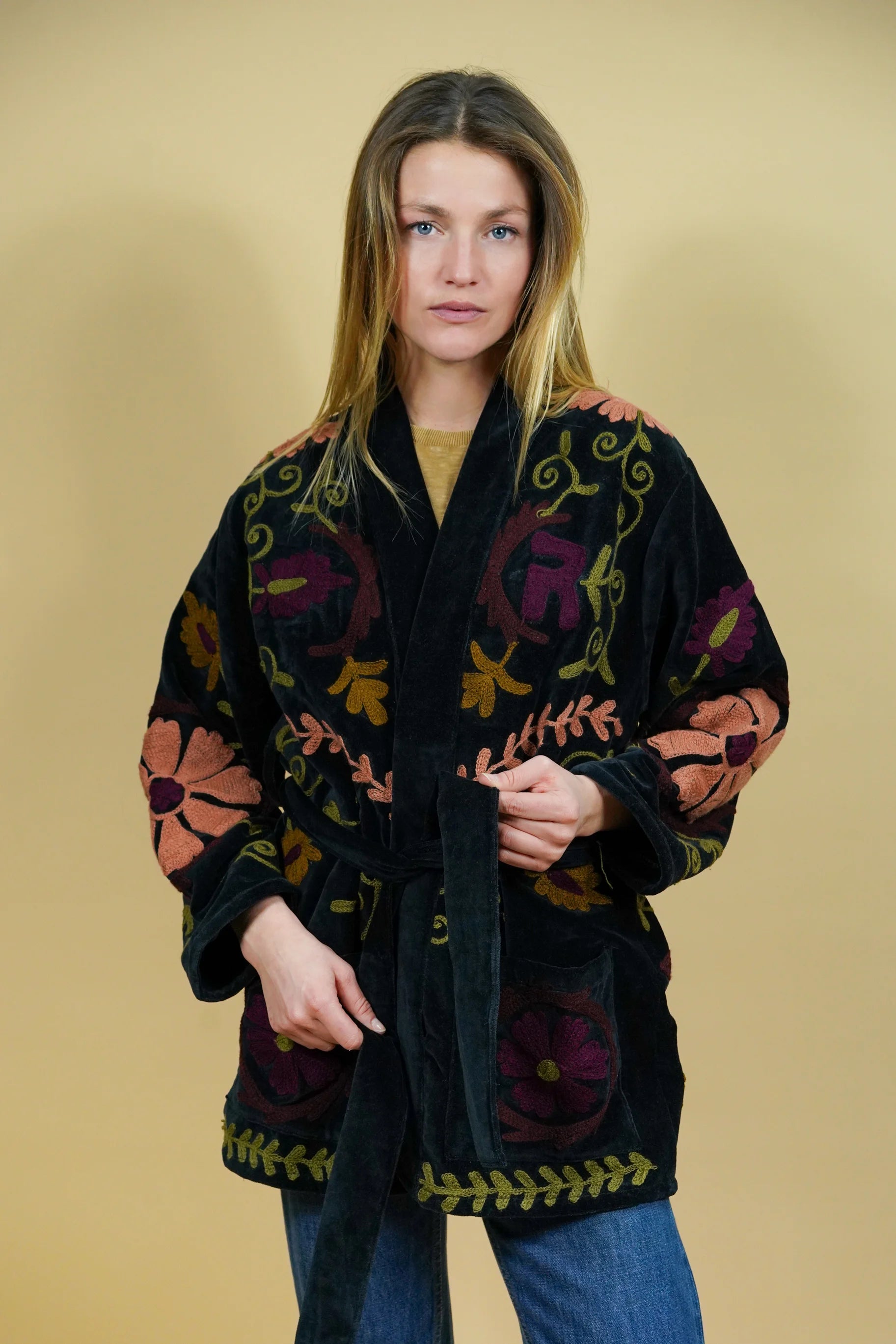 Veste Kimono en velours noir brodé