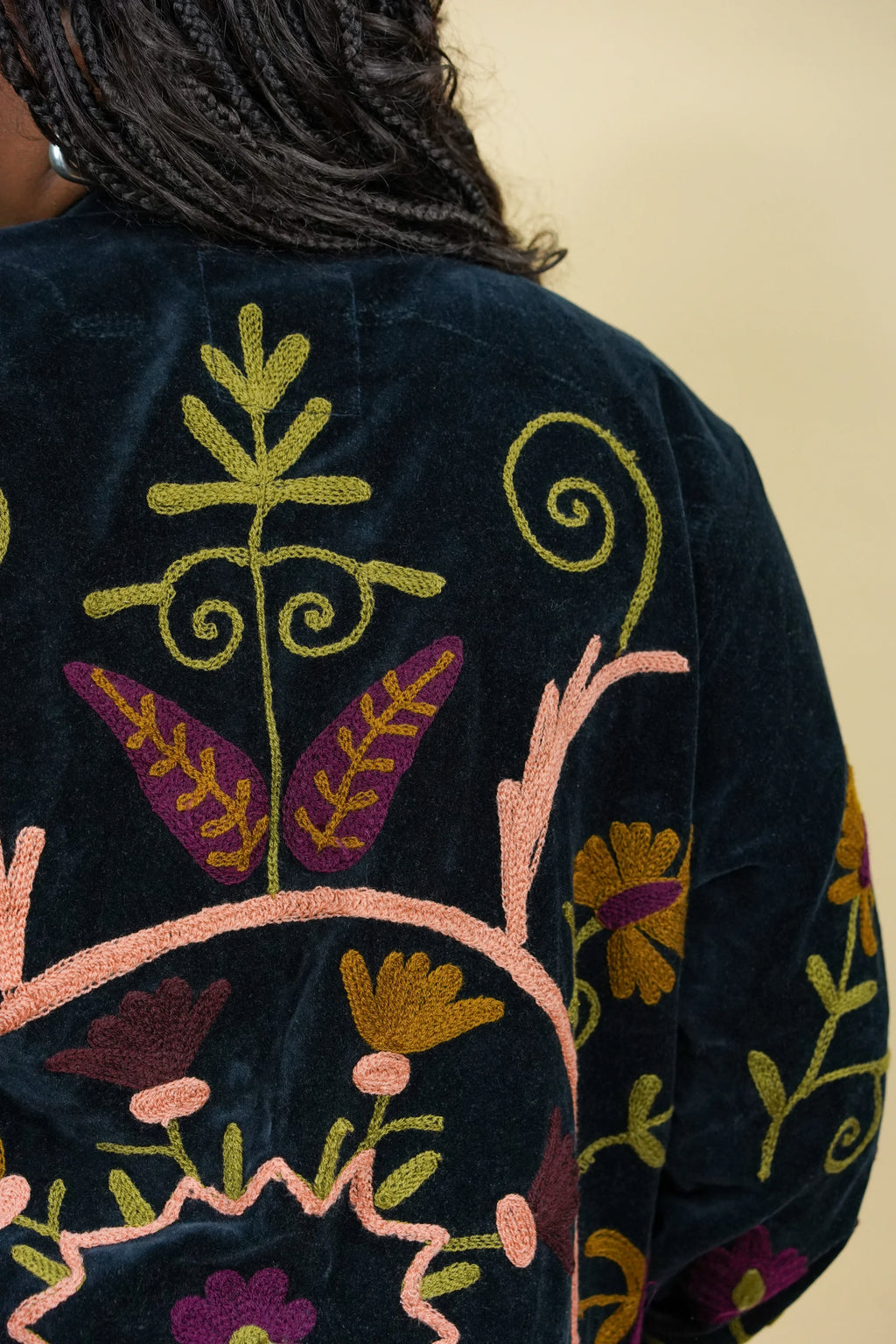 Veste Kimono en velours noir brodé