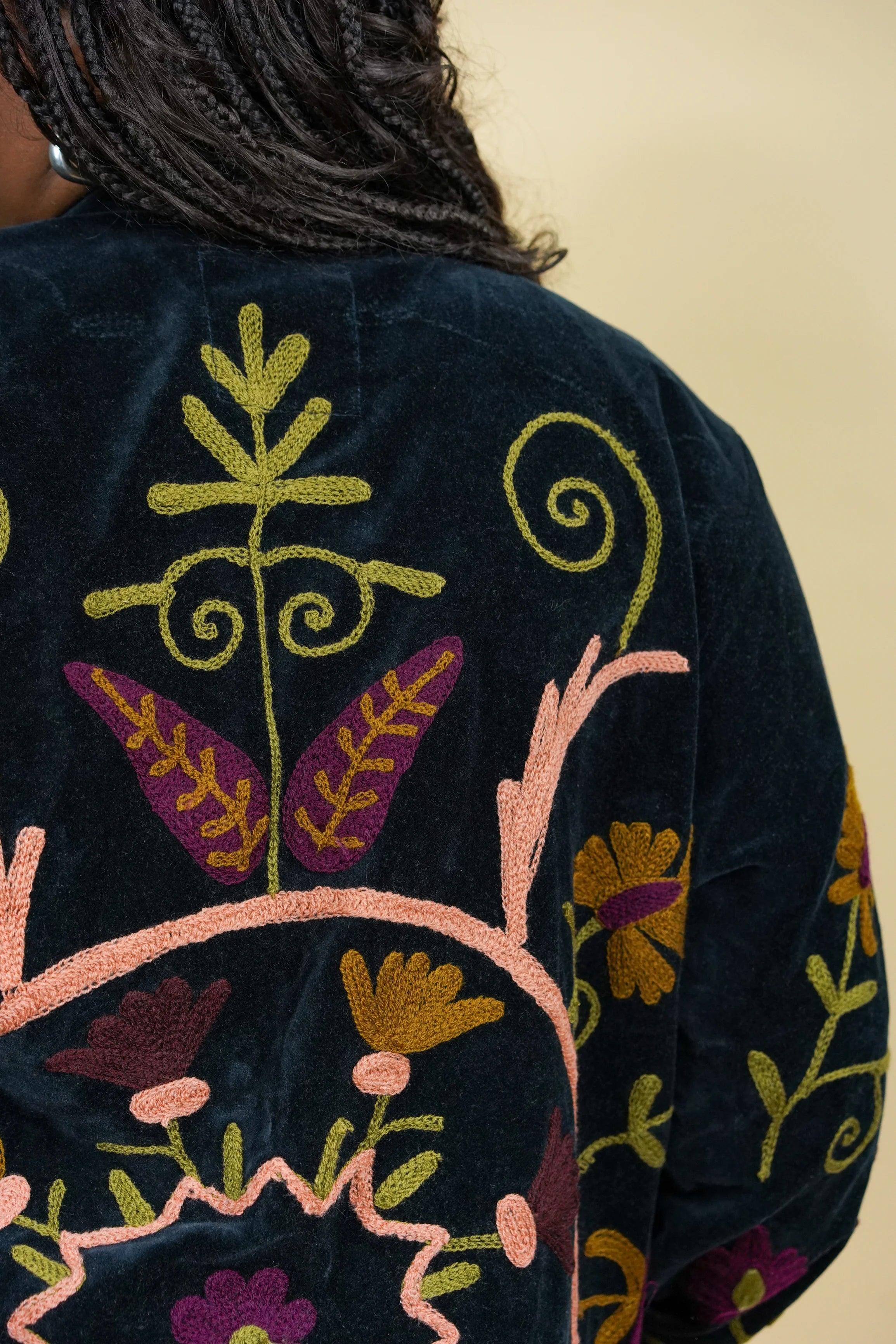 Veste Kimono en velours noir brodé