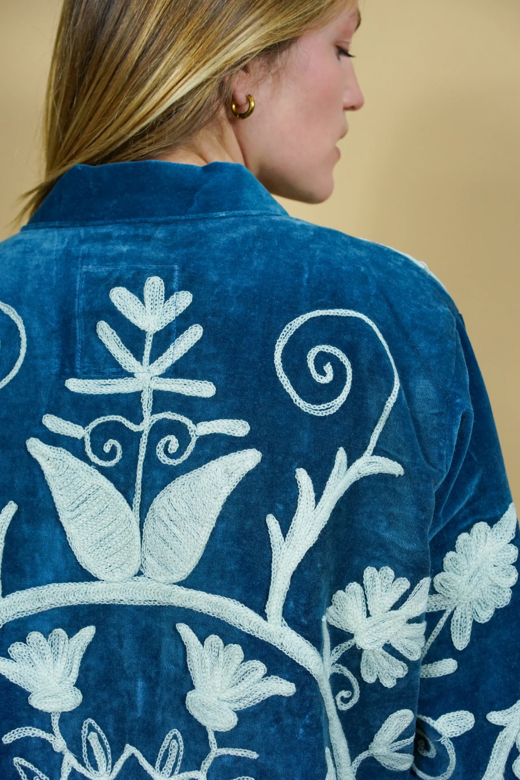 Veste Kimono en velours bleu brodé