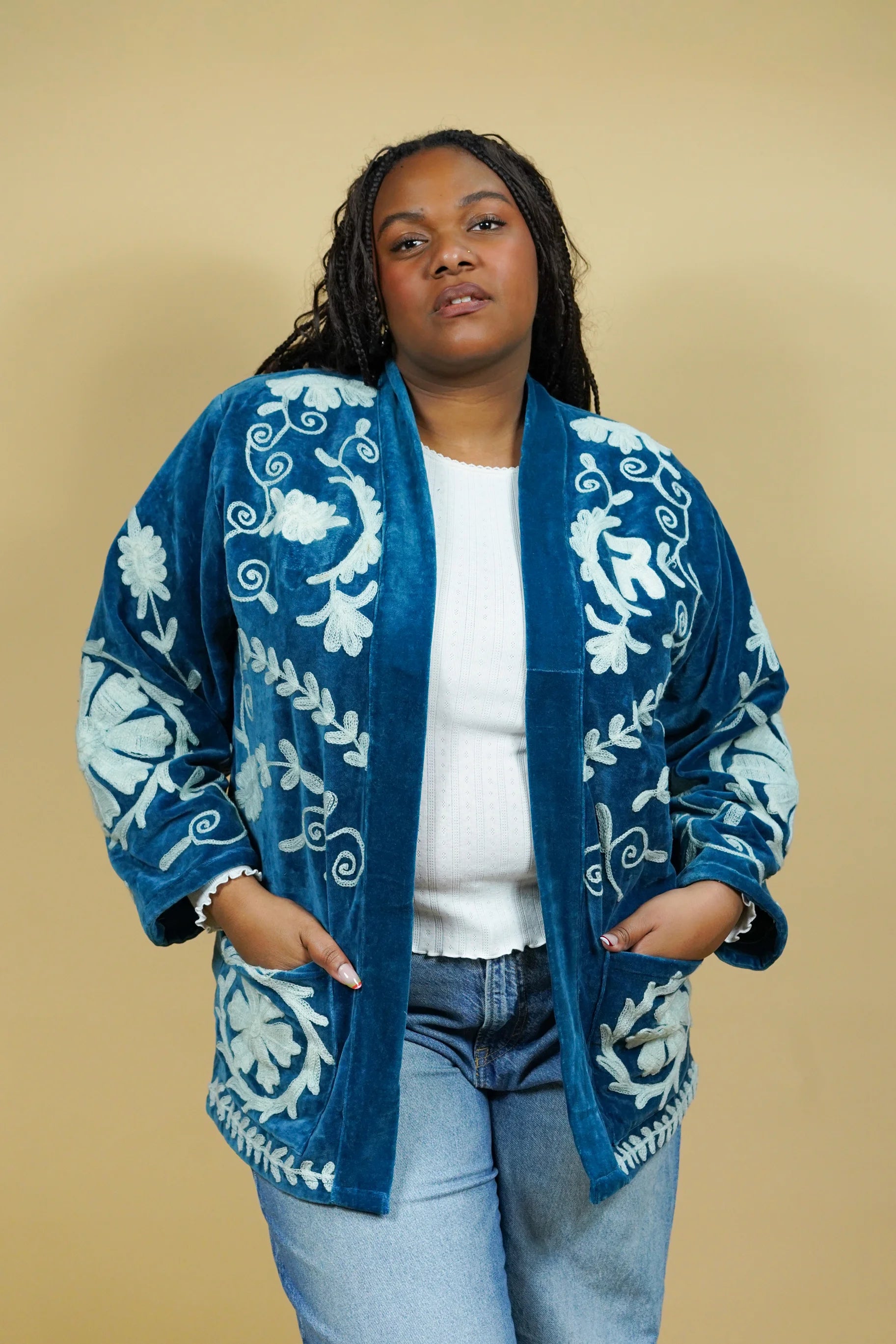 Veste Kimono en velours bleu brodé