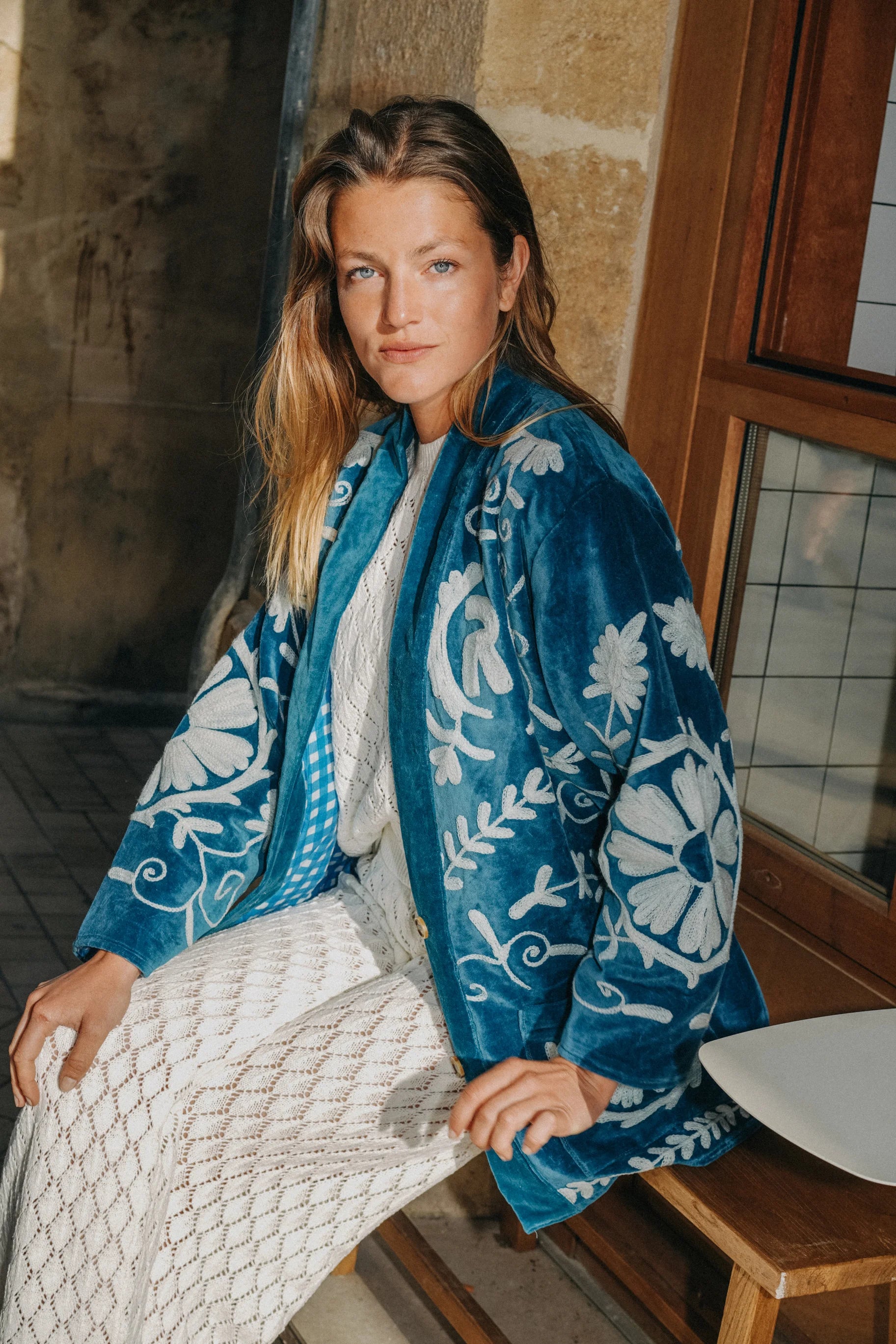 Veste Kimono en velours bleu brodé