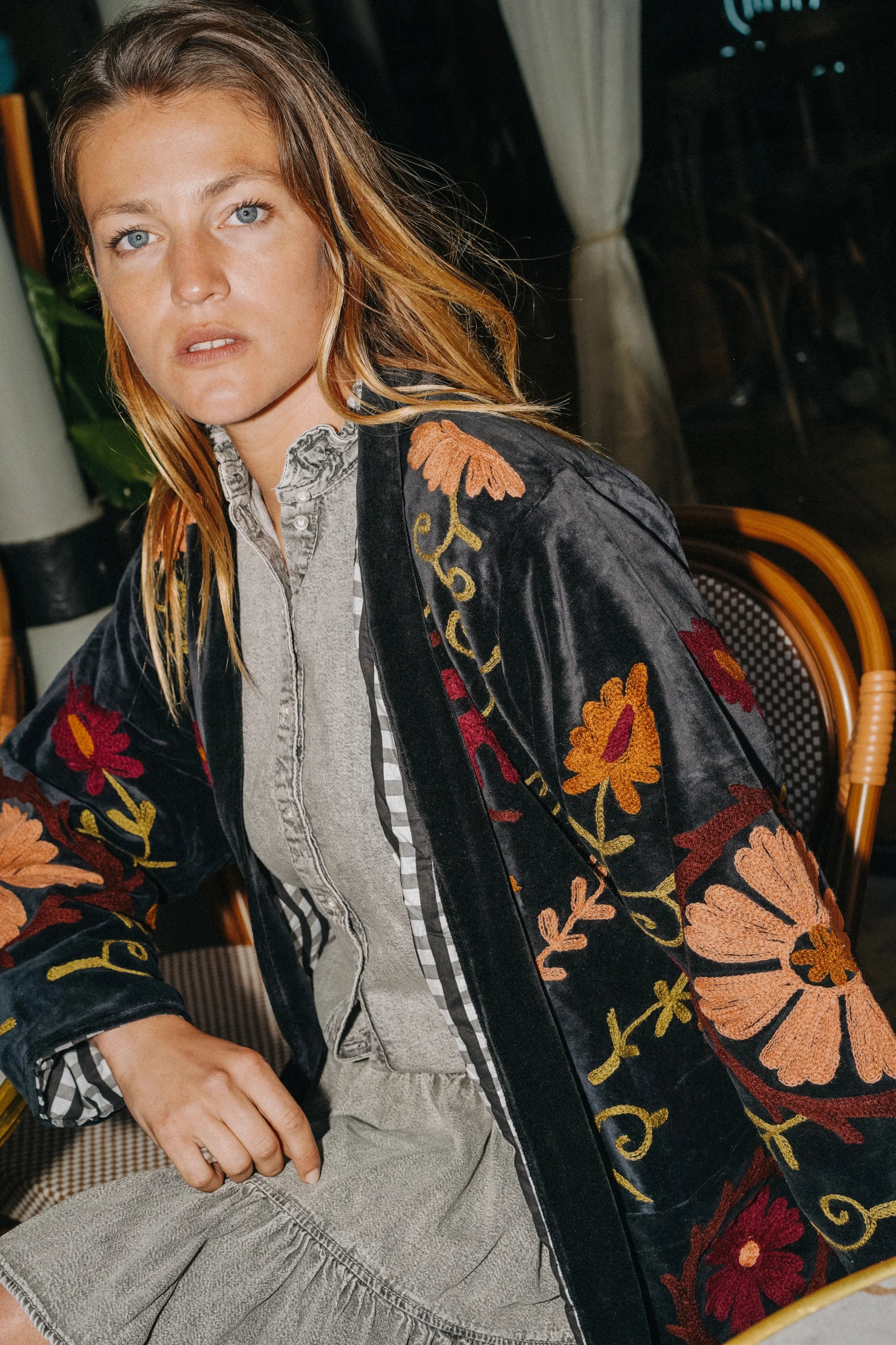 Veste Kimono en velours noir brodé