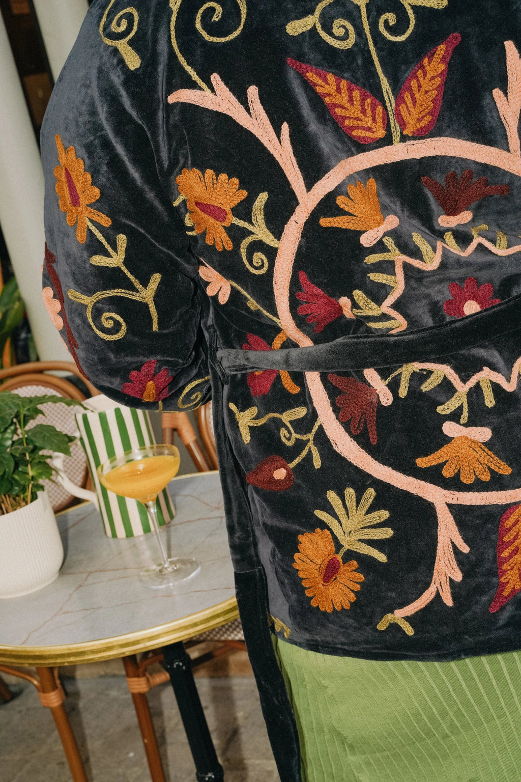 Veste Kimono en velours noir brodé