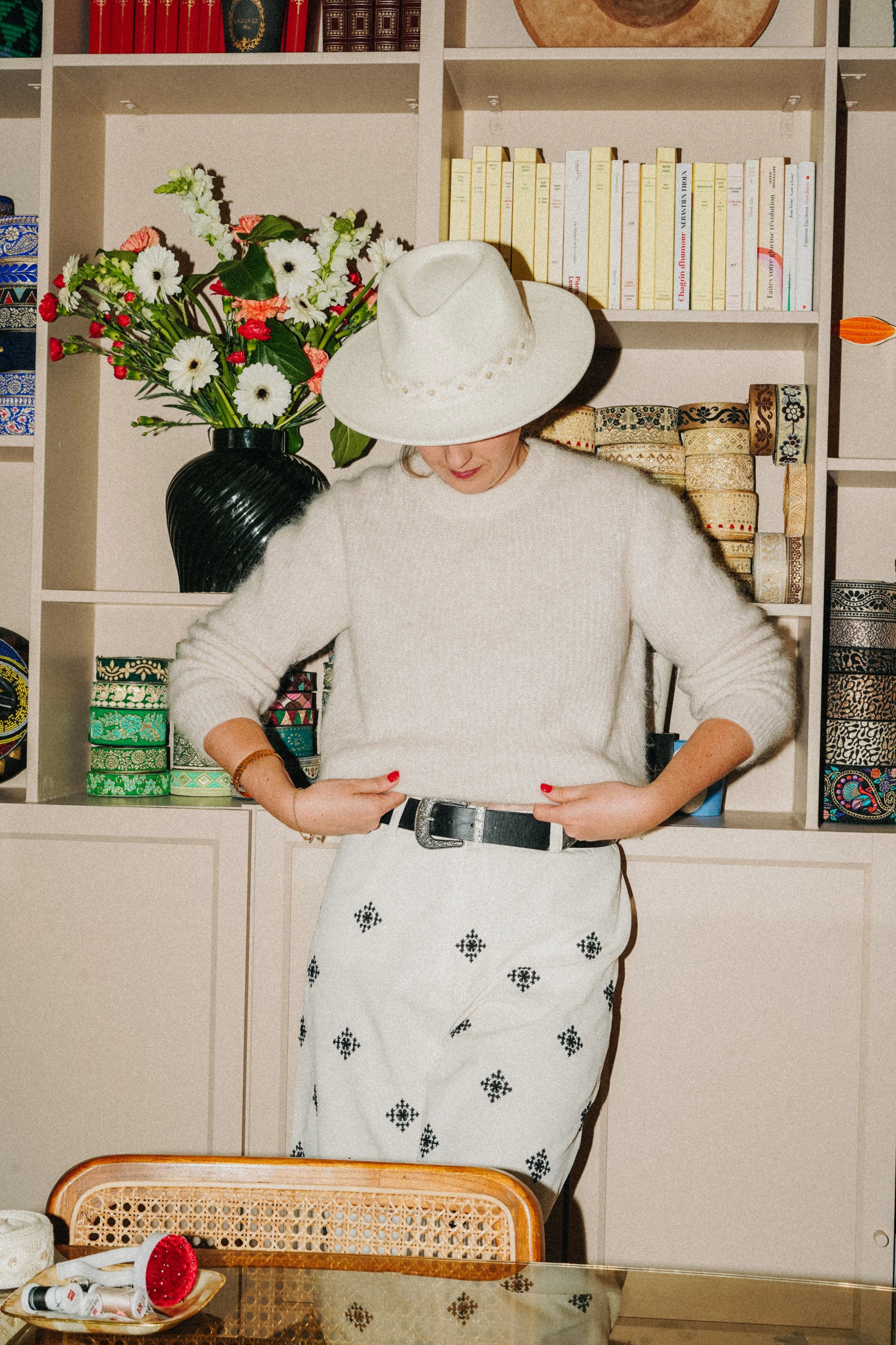 Chapeau en laine SACHA, galon blanc. Taille réglable