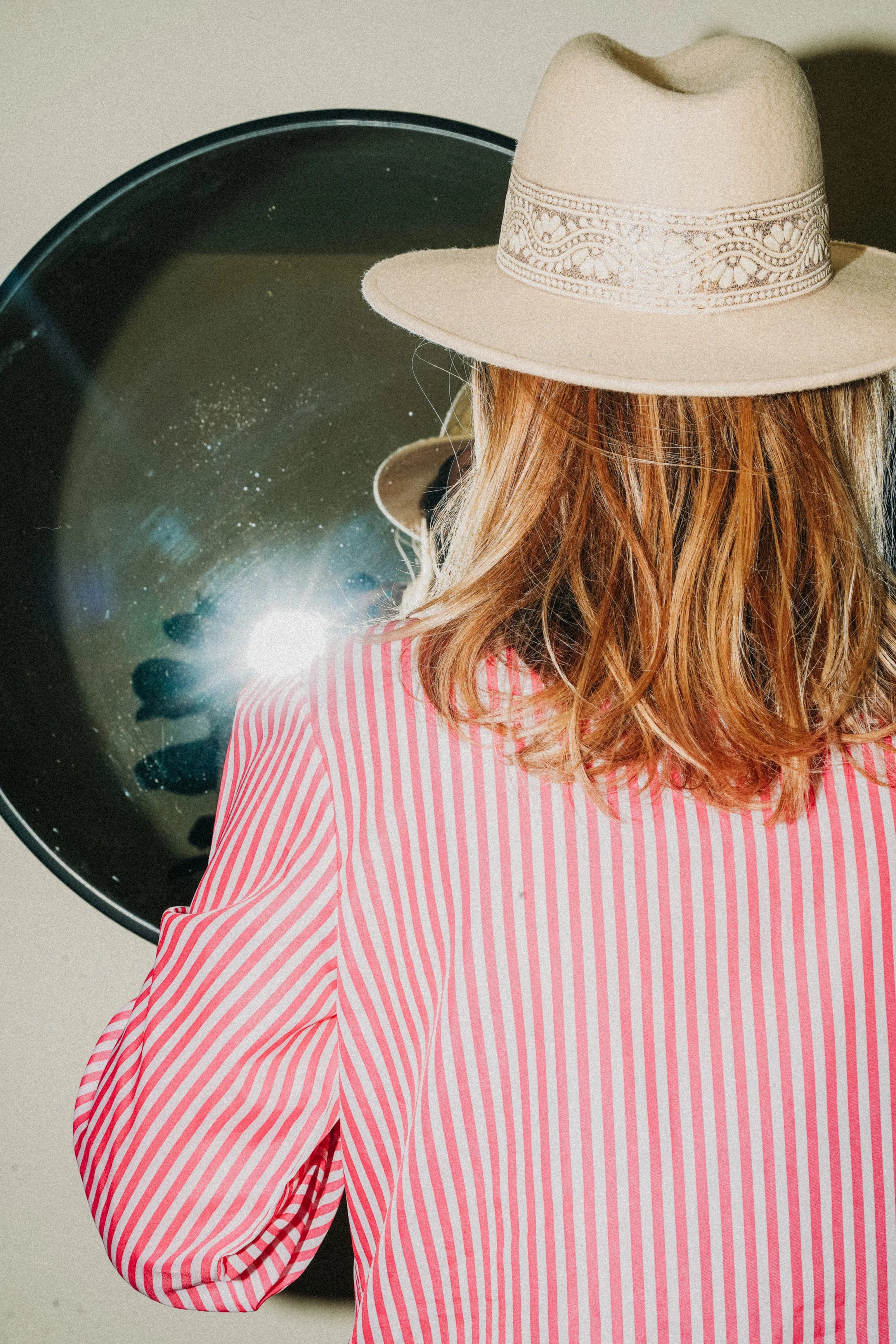 Chapeau en laine PIO, galon crème. Taille réglable