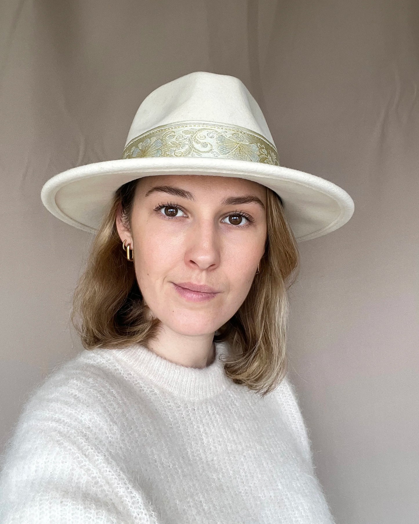 CHAPEAU SACHA White