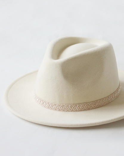 CHAPEAU SACHA . Mini White