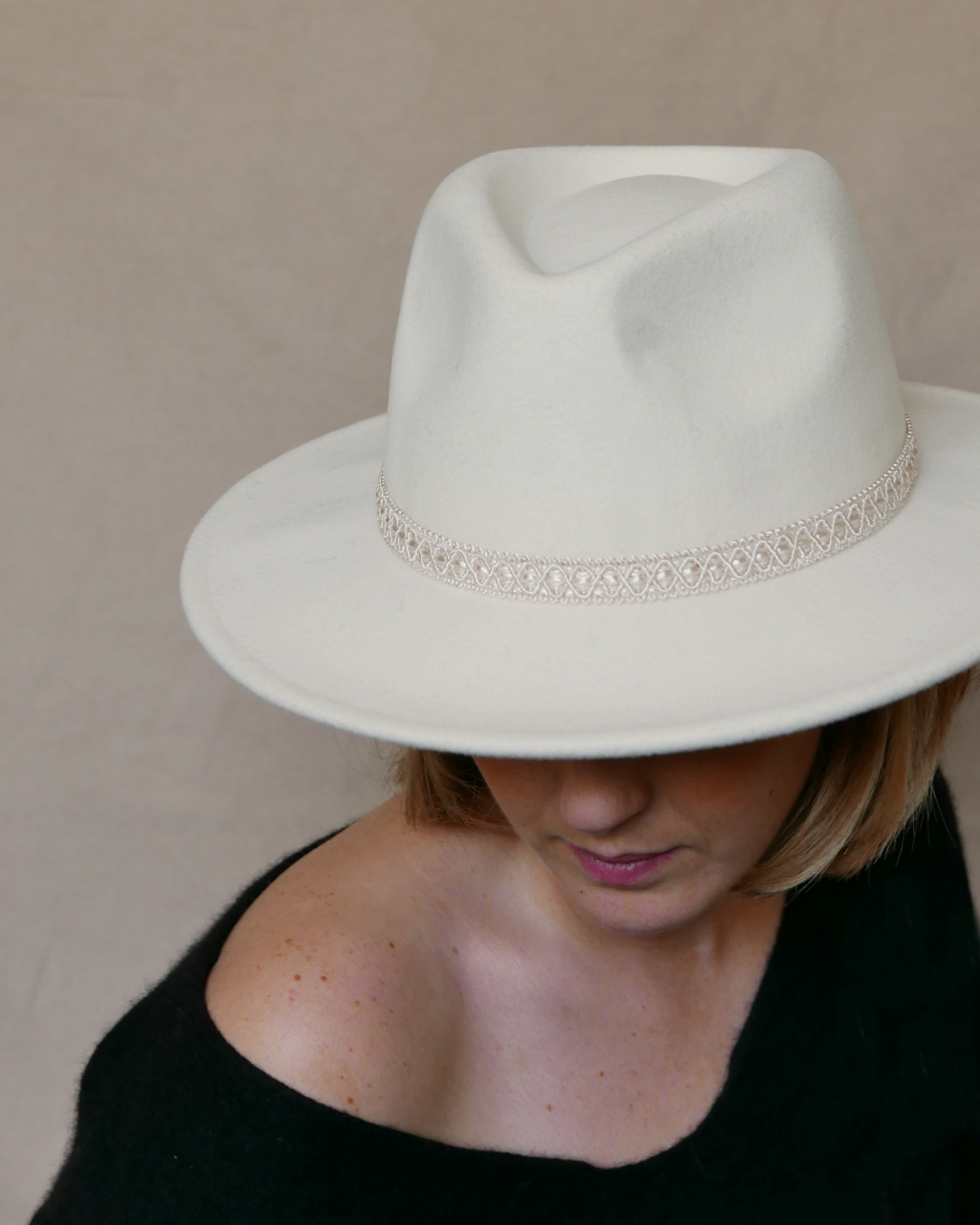 CHAPEAU SACHA . Mini White