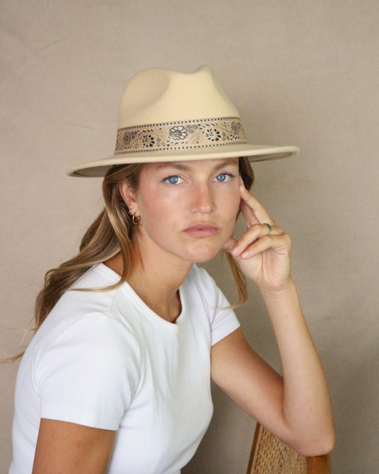 CHAPEAU PIO . Nude