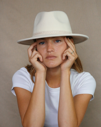 CHAPEAU SACHA . Mini White