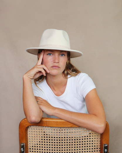 CHAPEAU SACHA . Mini White