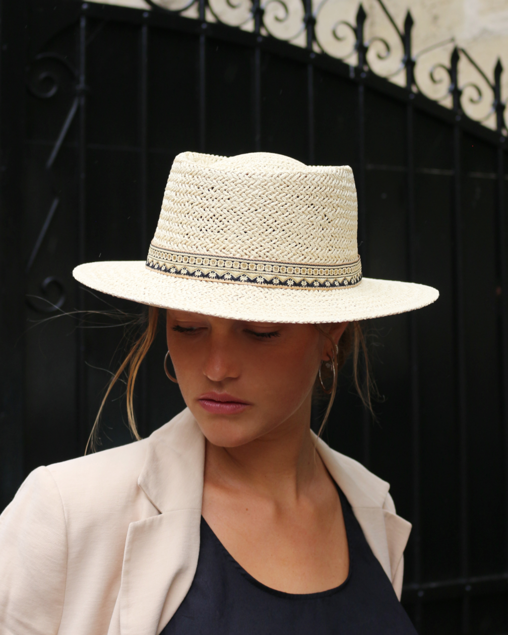 CHAPEAU LUISA . Noir Crème