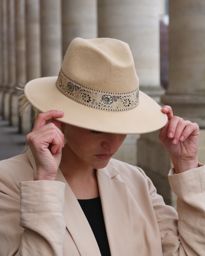 CHAPEAU PIO . Nude