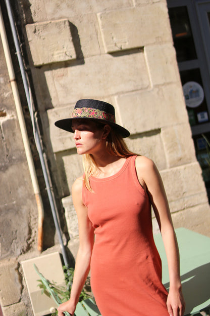 Chapeau de paille KIARA, galon vert fuchsia. Taille réglable