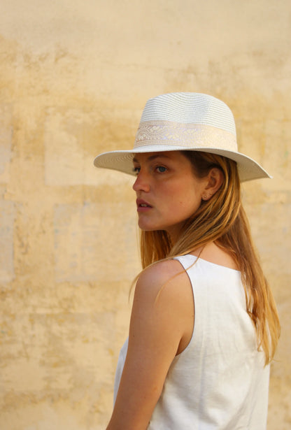 Chapeau de paille PAOLA, galon vanille. Taille réglable
