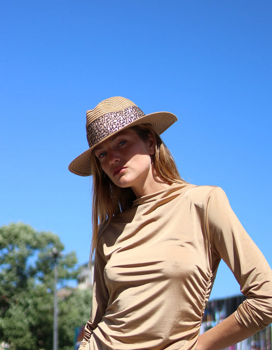 Chapeau de paille SIENNA, galon noir doré. Taille réglable