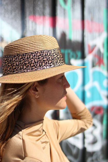 Chapeau de paille SIENNA, galon noir doré. Taille réglable