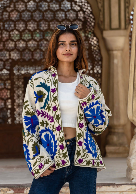Veste Brodée BLANC CASSÉ, velours & broderies Bleutées