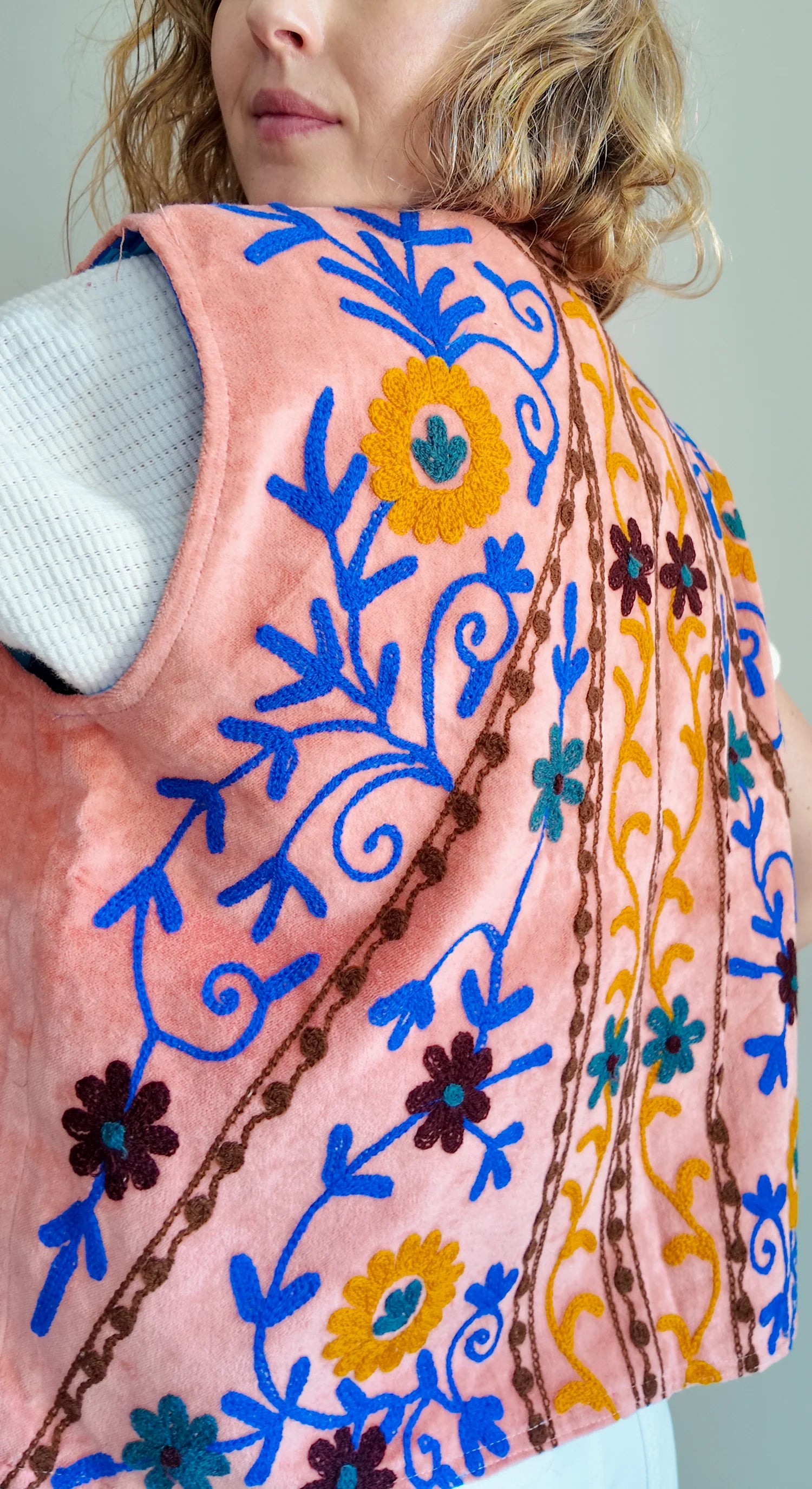 Gilet Réversible en velours brodé – Rose