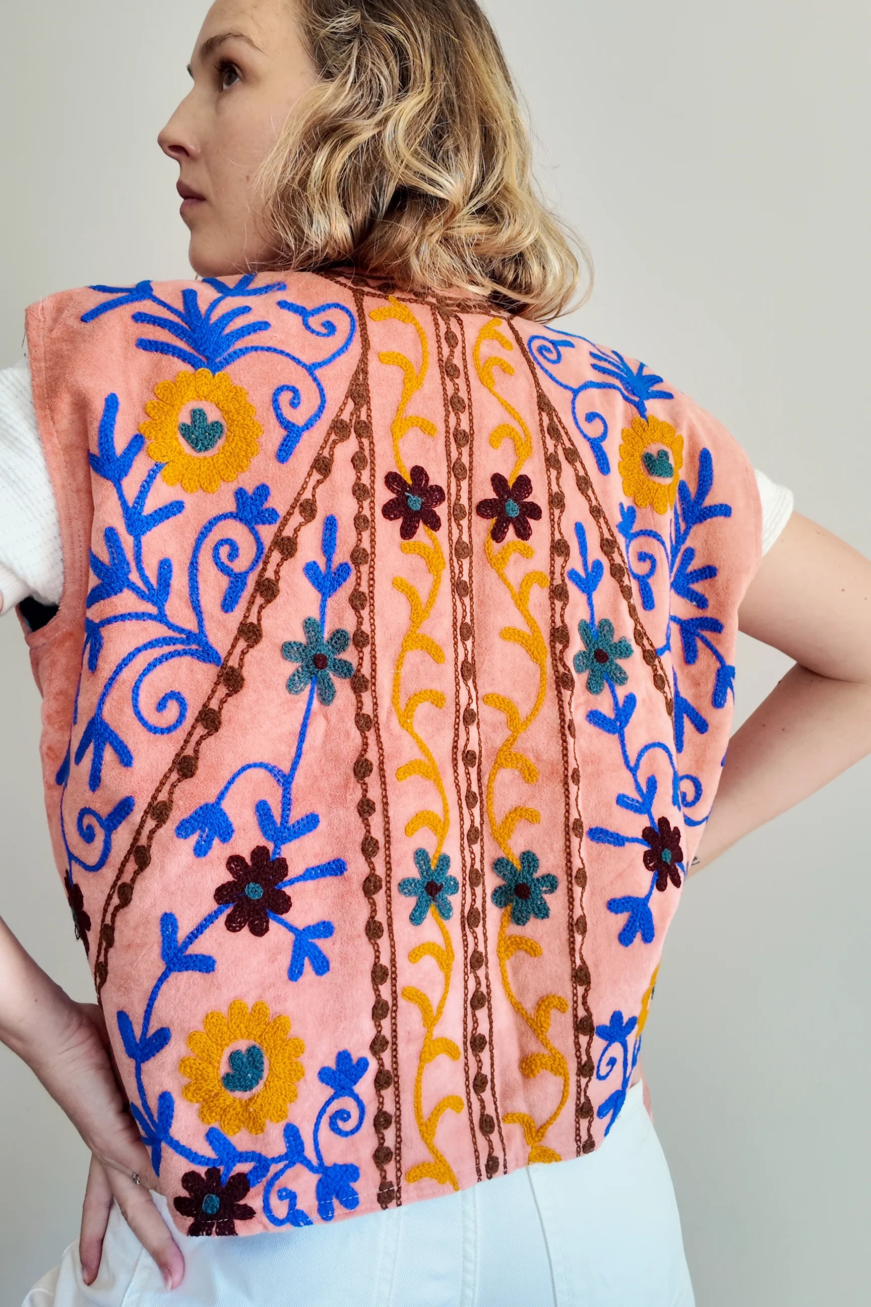 Gilet Réversible en velours brodé – Rose