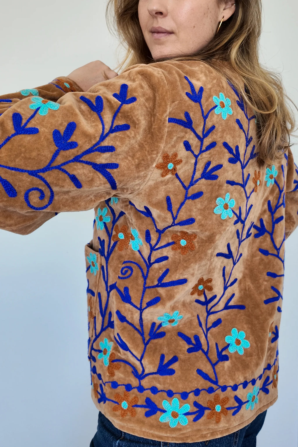 Veste en velours brodé Sonali – Camel