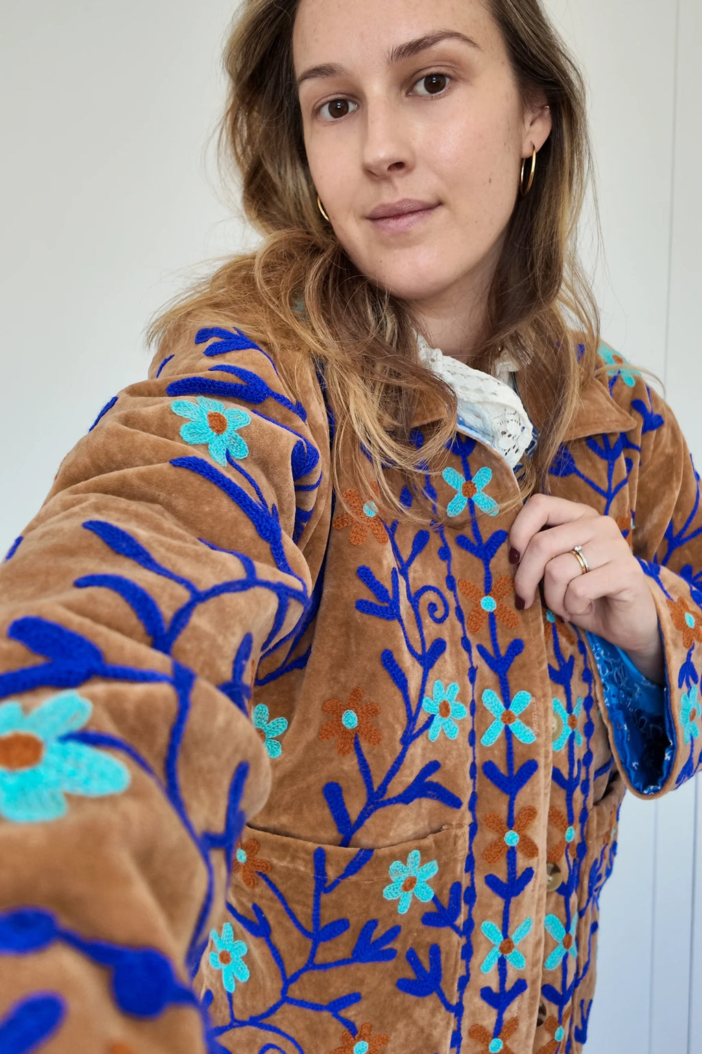 Veste en velours brodé Sonali – Camel