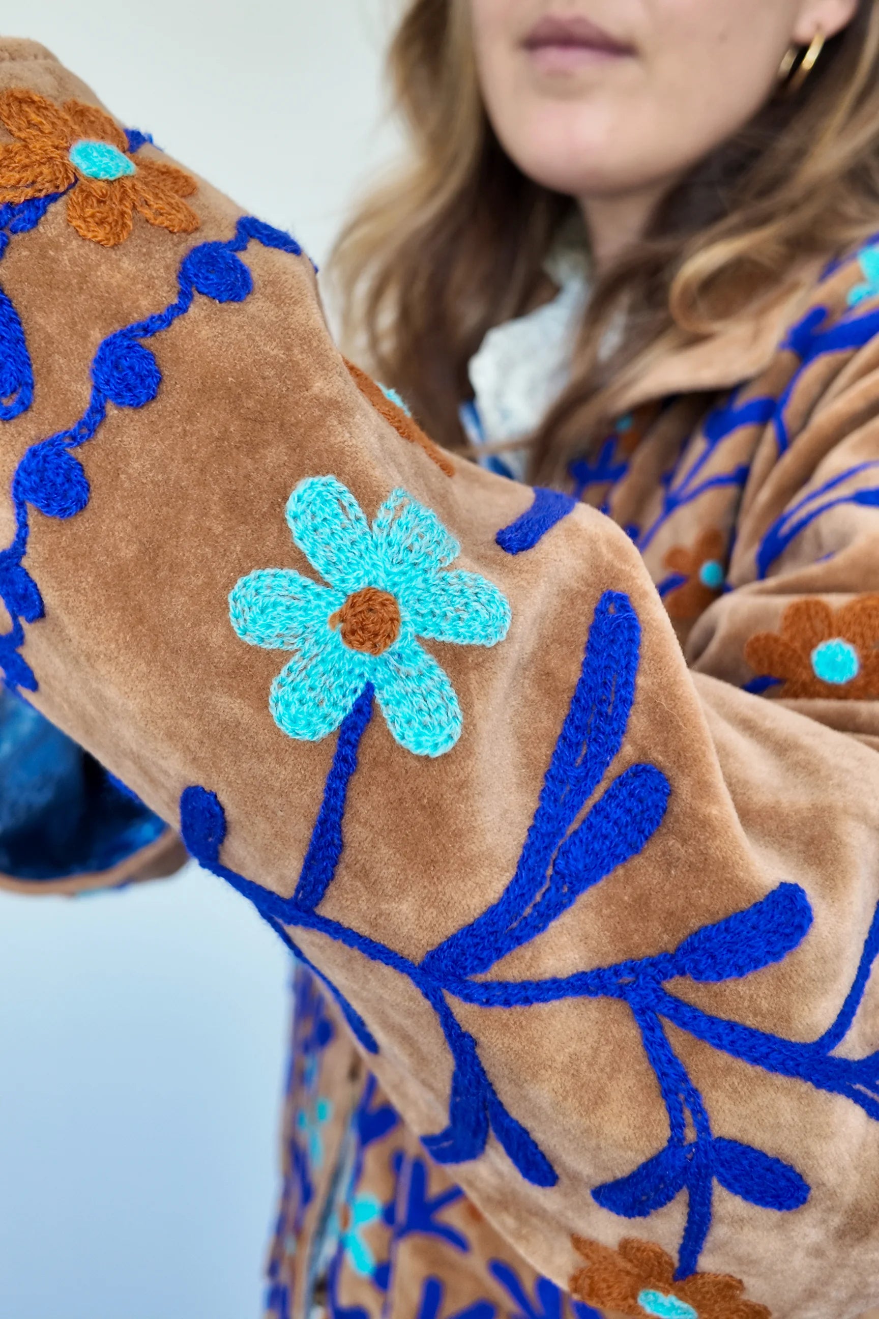 Veste en velours brodé Sonali – Camel