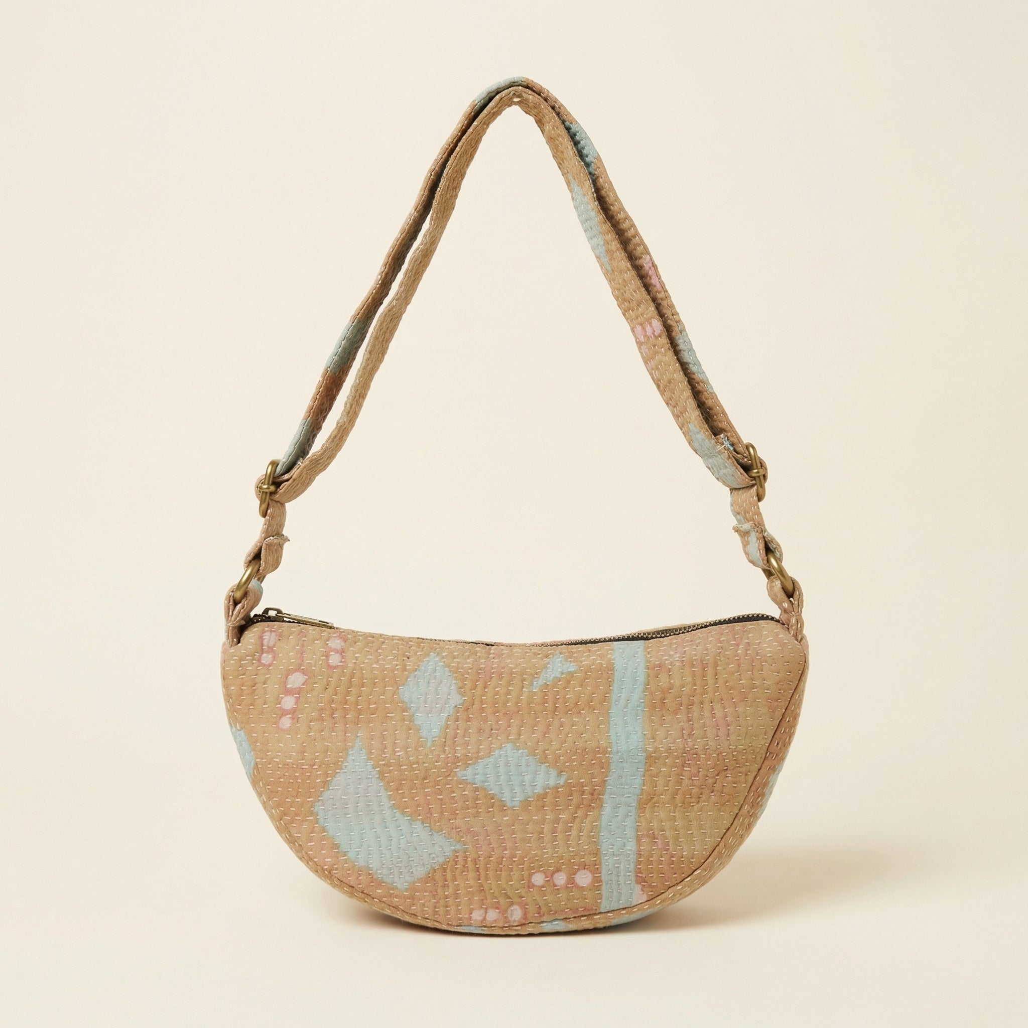 Sac Banane Kantha – pièce unique upcyclée