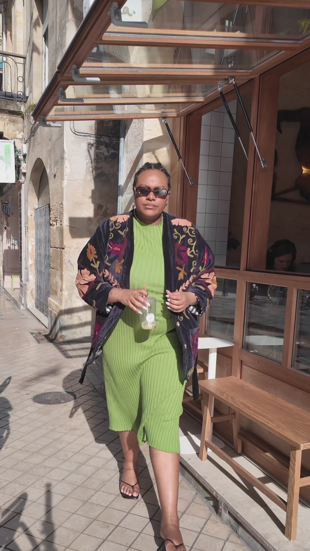 Veste Kimono en velours noir brodé